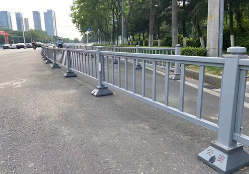 道路隔离护栏