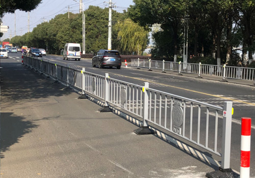道路隔离护栏